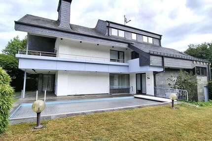 Haus zum Mieten in Wallenhorst 2.450 € 473 m² 9 zimmer