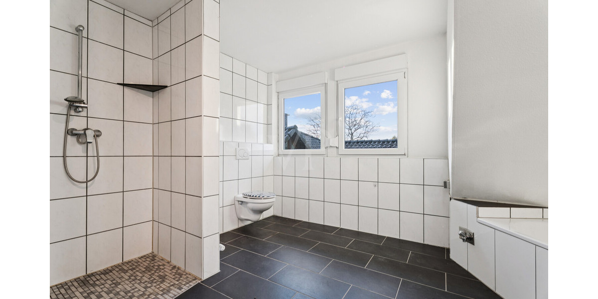 Gestaltungsmöglichkeiten ausschöpfen! ZFH mit fünf Garagen in Mettingen - Zweifamilienhaus Mettingen Mettingen | Angebot:23740596