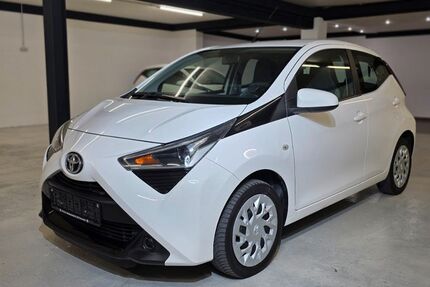 Toyota Aygo (X) 57.980 km 9.499 € Versmold 33775