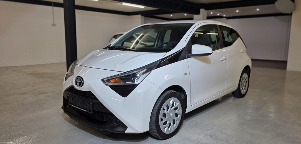 Toyota Aygo (X) 57.980 km 9.499 € Versmold 33775
