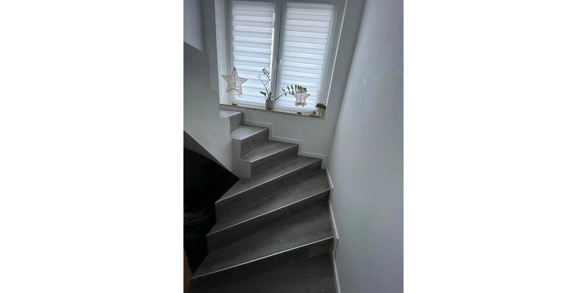 Einfamilienhaus Lotte - 8 Zimmer, 270 m&sup2;, 1.700&euro; | Angebot:25405566