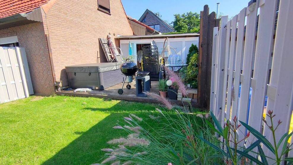 Geräumiges EFH mit ELW, Terrasse, Balkon, kleinem Garten und Garage in ruhiger Lage