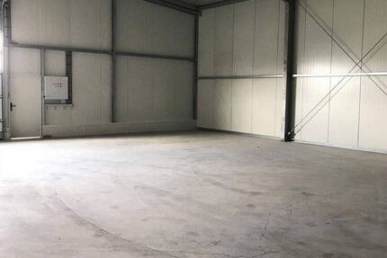 180m² isolierte Lagerhalle mit großem Tor