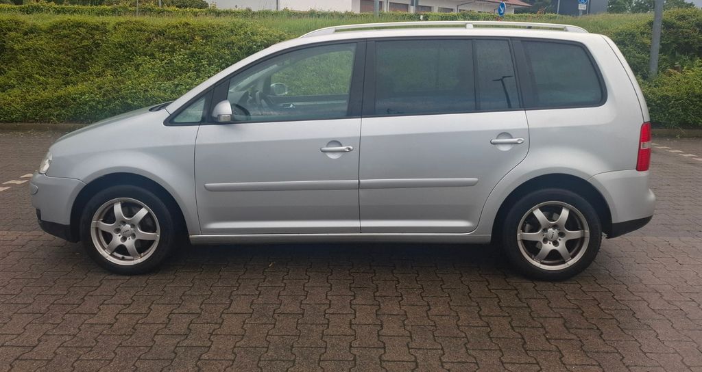 VW Touran 277.500 km 3.999 &euro; Lienen 49536