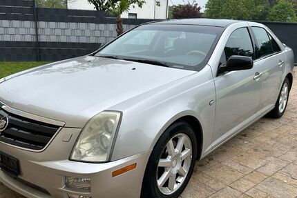 Cadillac STS 153.531 km 4.990 &euro; Versmold 33775