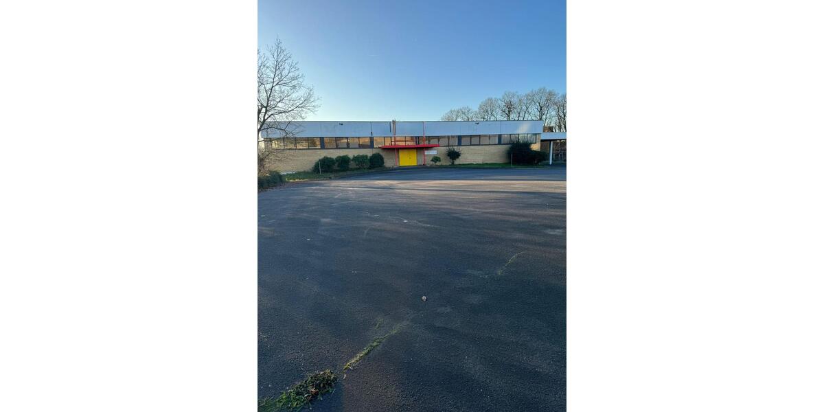 Großzügige Gewerbehalle mit Top-Anbindung zimmer