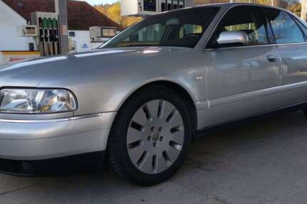 Audi A8 219.000 km 2.700 &euro; Hilter 49176