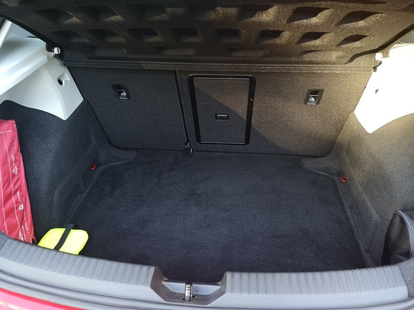 Seat Leon 97.100 km 14.800 € Halle 33790