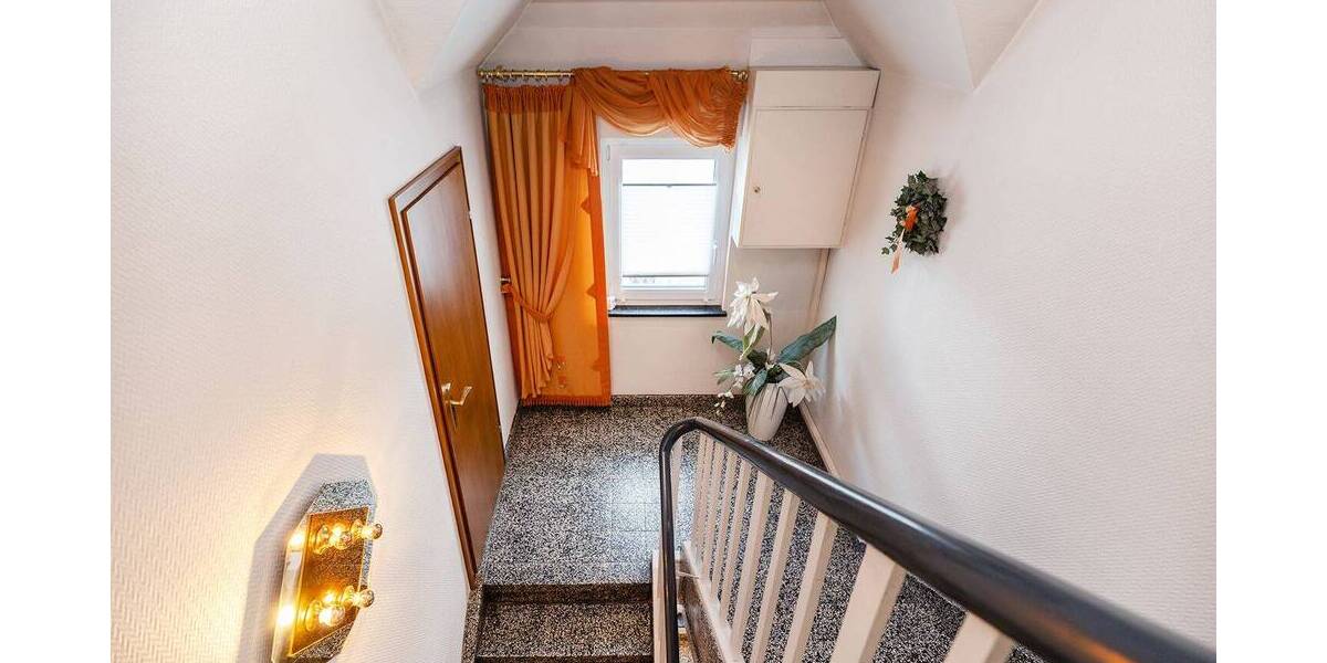 Mehrfamilienhaus, Wohnhaus Osnabrück Gretesch - 7 Zimmer, 190 m&sup2;, 399.000&euro; | Angebot:26630308