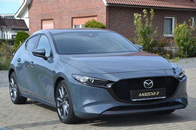 Mazda 3 82.700 km 19.350 € Damme 49401