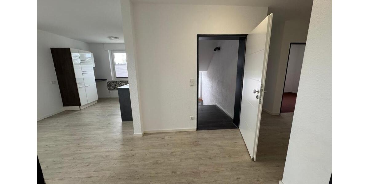 Mitarbeiterwohnung (90 qm) 1. OG – Wohnung & Arbeit kombiniert 3 zimmer