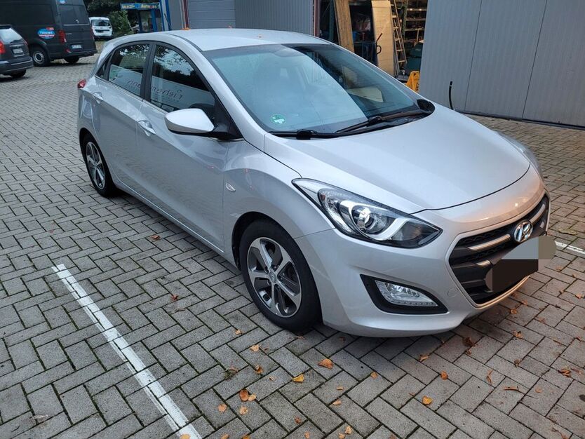 Hyundai i30 220.567 km 6.200 € Kattenvenne 49536