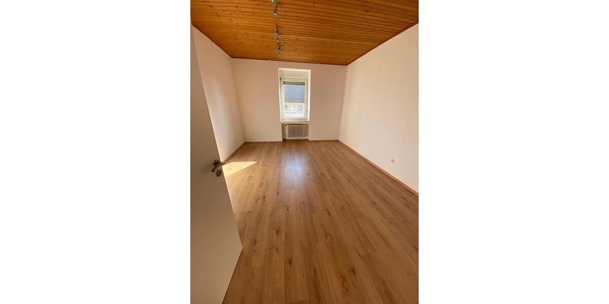 Etagenwohnung Versmold - 3 Zimmer, 84 m&sup2;, 880&euro; | Angebot:25317746