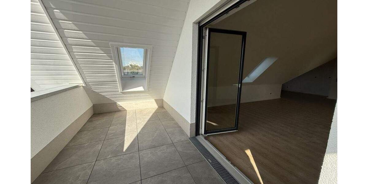 Erstbezug, helle 3 Zimmer-ETW mit Loggia, Fußbodenheizung, 95 qm Wfl. 122 qm Grundfläche 3 zimmer