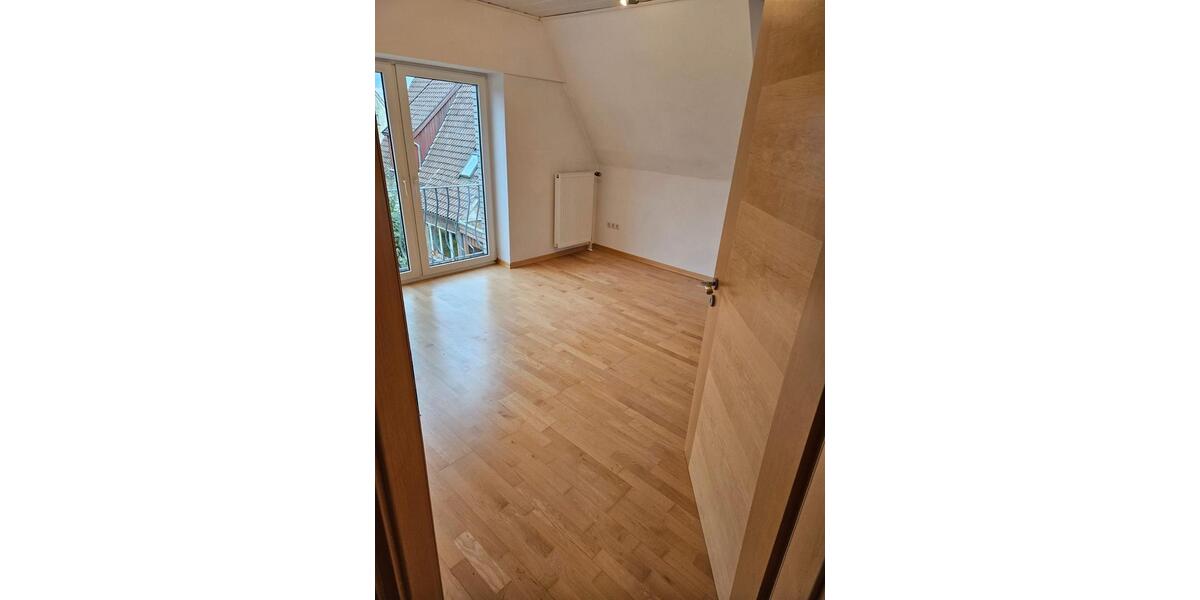 Dachgeschoßwohnung Georgsmarienhütte - 4 Zimmer, 108 m&sup2;, 1.075&euro; | Angebot:26648707