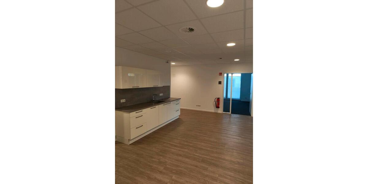 Bürofläche im Hafen insg. bis zu 90 qm zu vermieten zimmer