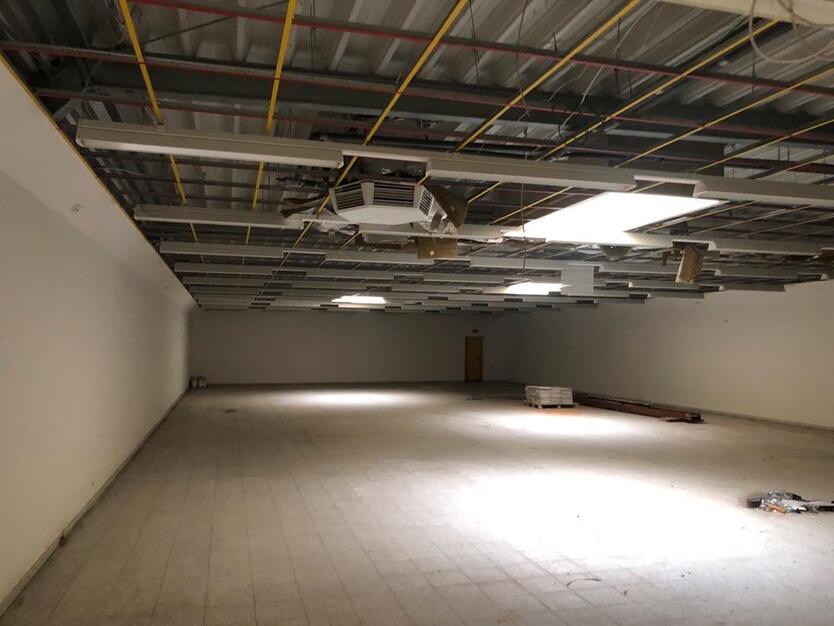 Gewerbehalle mit Werkstatt, kleinem Büro Teeküche Wc