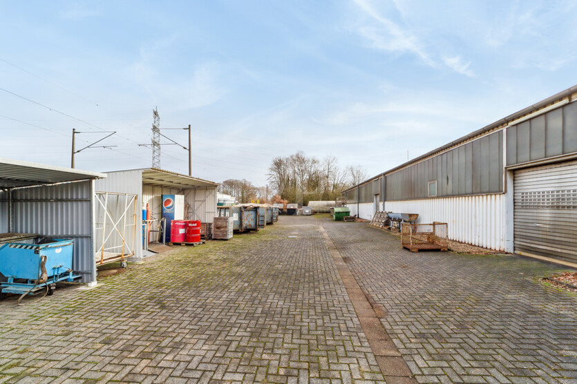 Funktionaler Gewerbekomplex in zentraler Lage - ideale Investitionsoption. zimmer