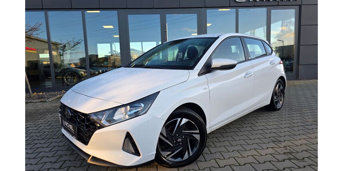 Hyundai i20 64.643 km 14.399 &euro; Damme 49401