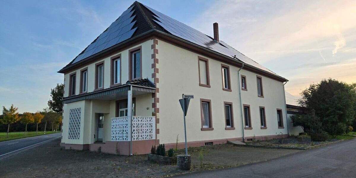 Zweifamilienhaus mit Scheune und großen Eigentumsgrundstück 1 zimmer