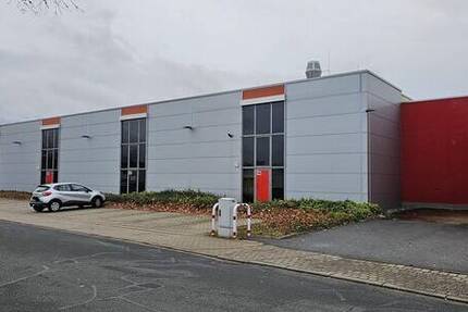 Gewerbeimmoblie mit Hallen- und Büroflächen zimmer