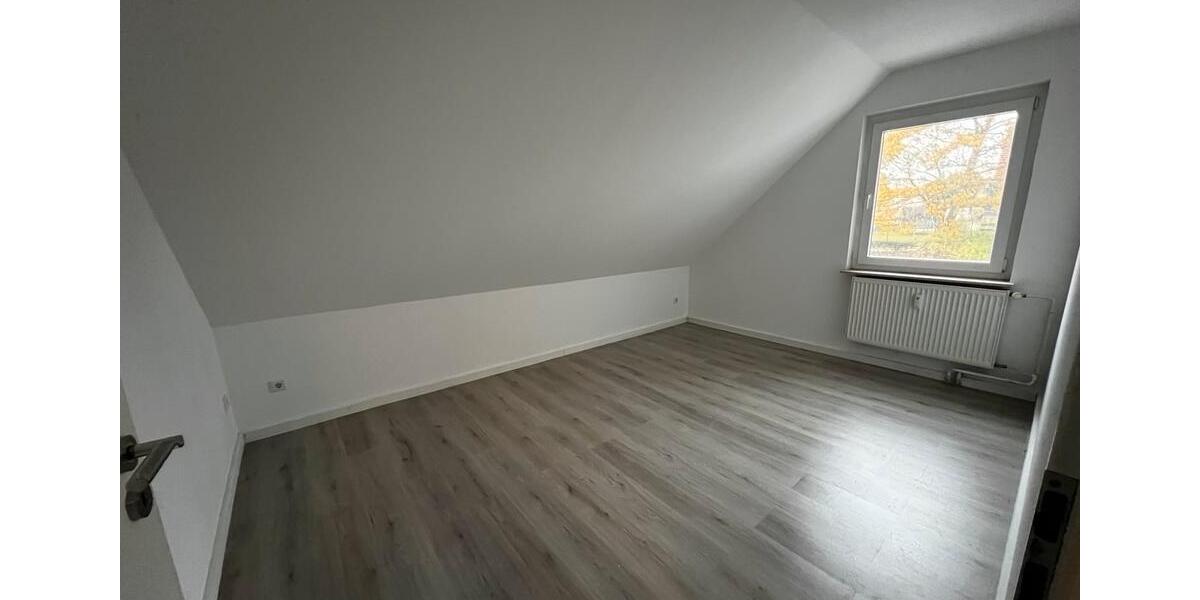 Große, sanierte Wohnung zu Vermieten! 5 zimmer