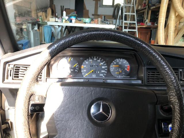 Mercedes-Benz 190 214.000 km 8.000 € Halle 33790