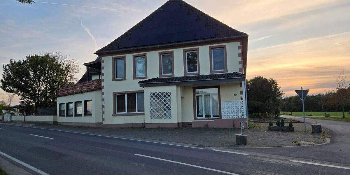 Zweifamilienhaus mit Scheune und großen Eigentumsgrundstück 1 zimmer