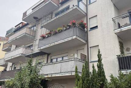 Dachgeschosswohnung mit Balkon und PKW Stellplatz in zentraler Wohnlage von Osnabrück 2 zimmer