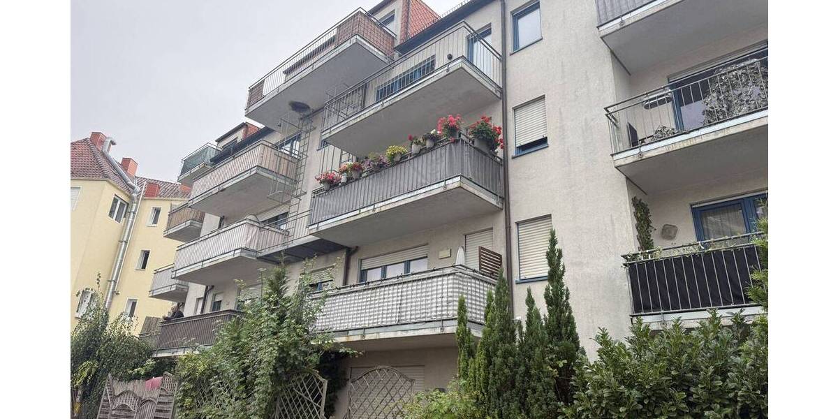 Dachgeschosswohnung mit Balkon und PKW Stellplatz in zentraler Wohnlage von Osnabrück 2 zimmer