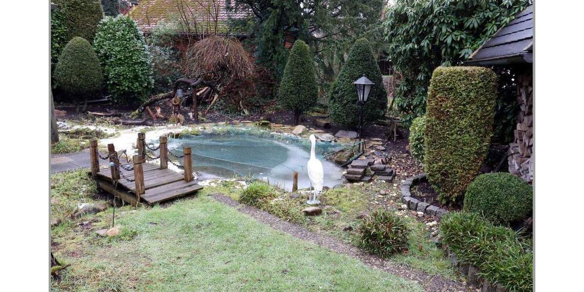 Sehr gepflegtes, unterkellertes Einfamilienhaus mit 3 Garagen 4 zimmer