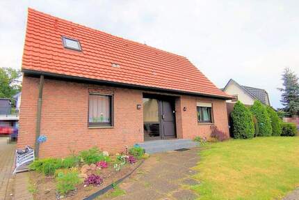 Geräumiges EFH mit ELW, Terrasse, Balkon, kleinem Garten und Garage in ruhiger Lage 6 zimmer