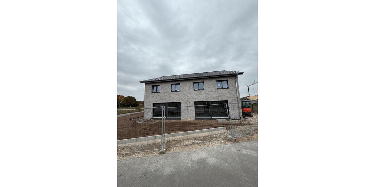 Moderne Neubau-Doppelhaushälfte-Erstbezug ab 01.02 oder 01.03.26 5 zimmer