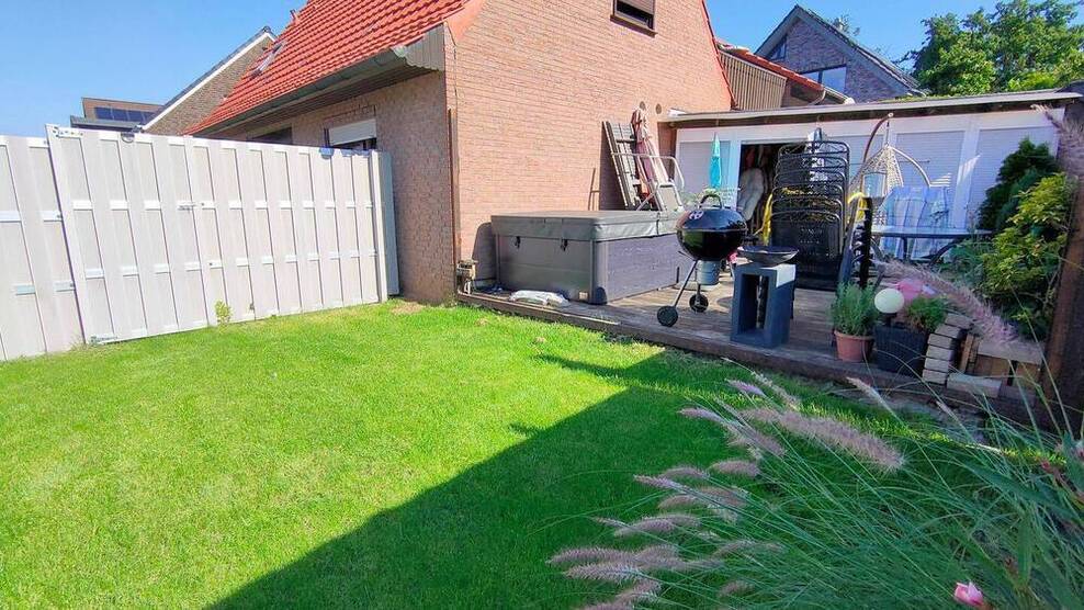 Geräumiges EFH mit ELW, Terrasse, Balkon, kleinem Garten und Garage in ruhiger Lage