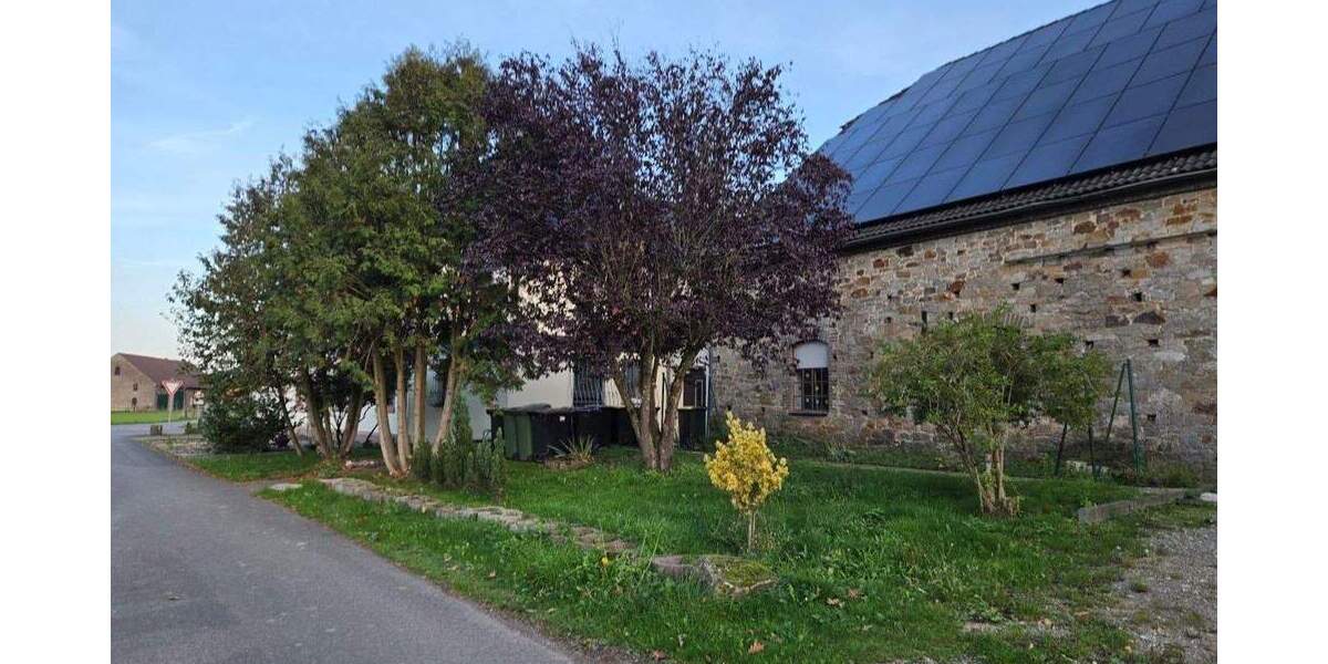 Zweifamilienhaus mit Scheune und großen Eigentumsgrundstück 1 zimmer