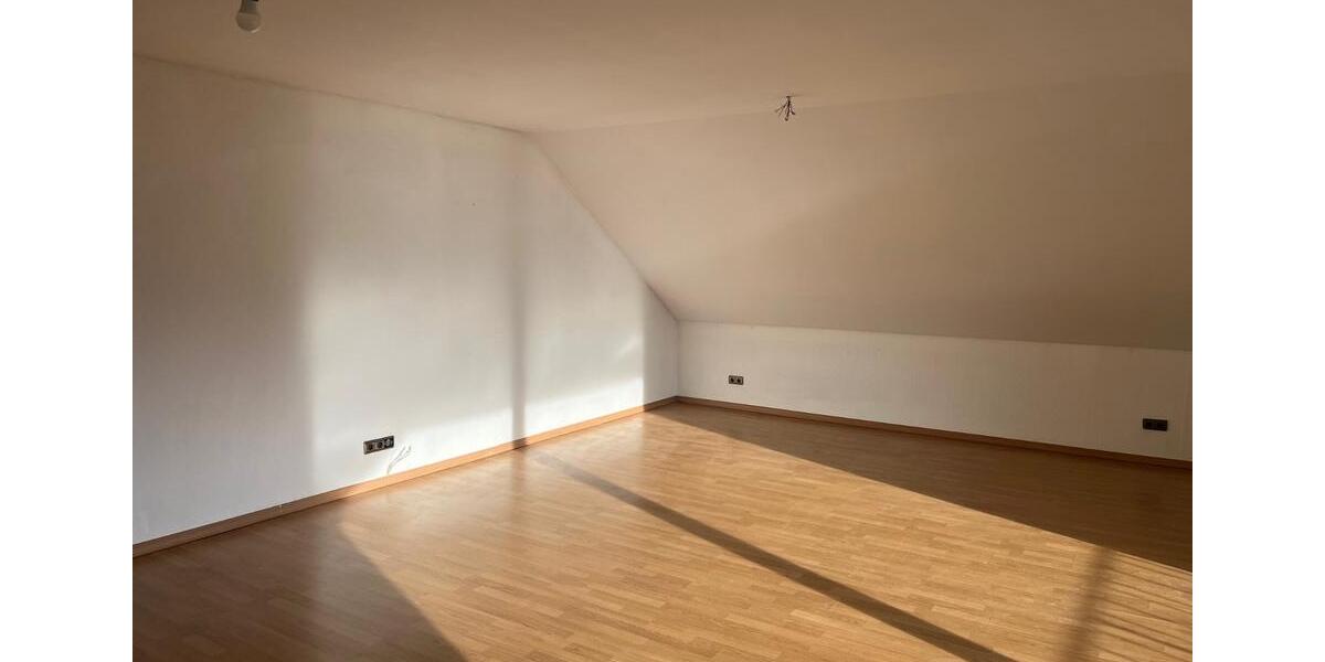 Dachgeschoßwohnung Ostercappeln - 4 Zimmer, 140 m&sup2;, 750&euro; | Angebot:24850220