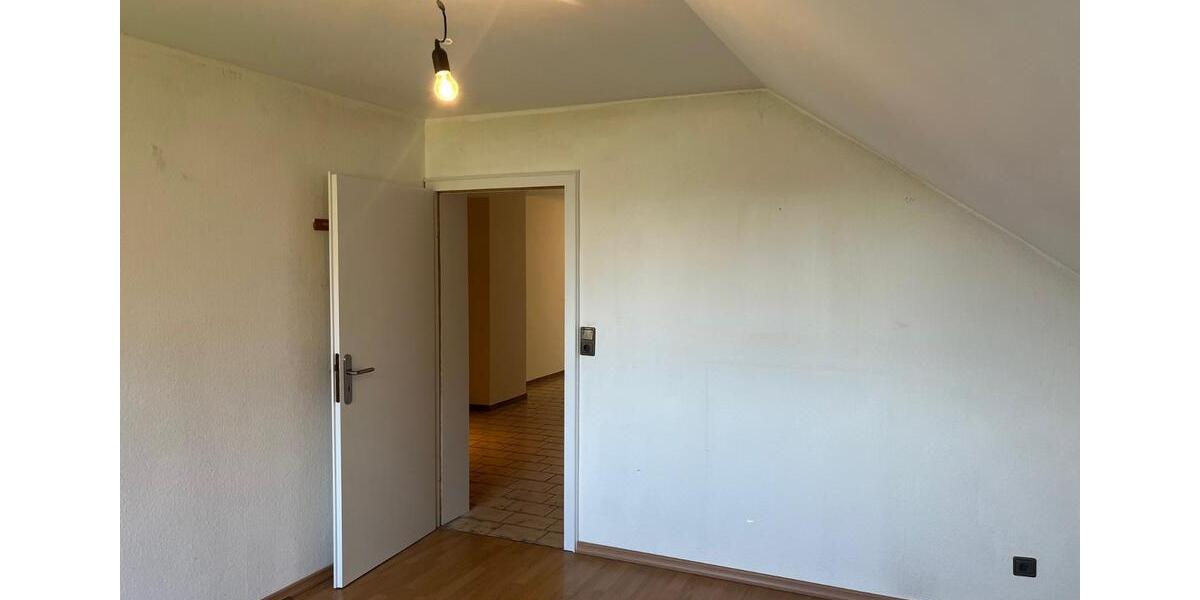Dachgeschoßwohnung Ostercappeln - 4 Zimmer, 140 m&sup2;, 750&euro; | Angebot:24850220