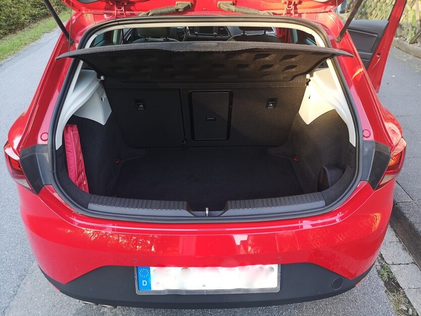 Seat Leon 97.100 km 14.800 € Halle 33790