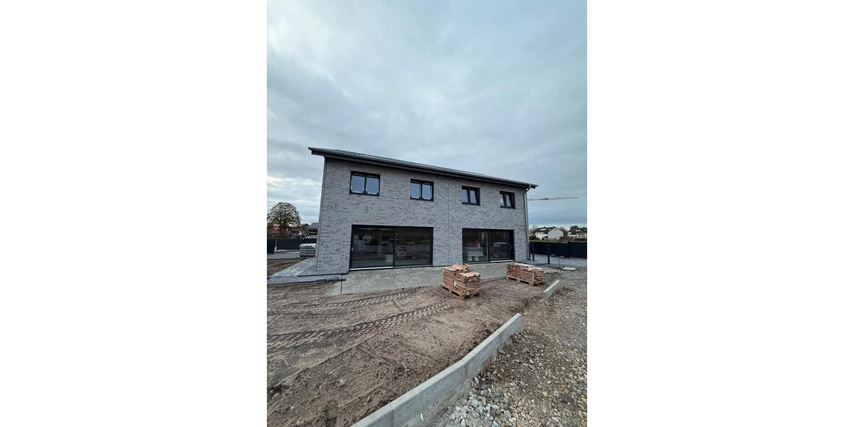 Neubau-Doppelhaushälfte mit Wärmepumpe & PV–Erstbezug in Versmold 5 zimmer