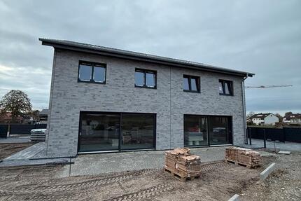 Neubau-Doppelhaushälfte mit Wärmepumpe & PV–Erstbezug in Versmold zimmer