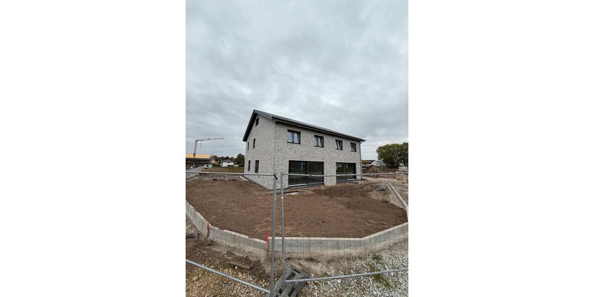 Neubau-Doppelhaushälfte mit Wärmepumpe & PV–Erstbezug in Versmold 5 zimmer