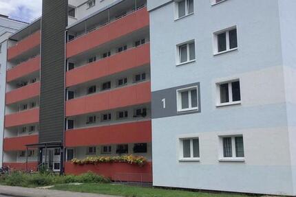 Helle, frisch modernisierte 2-Zimmer-Wohnung mit Balkon und Aufzug (2. OG) 2 zimmer