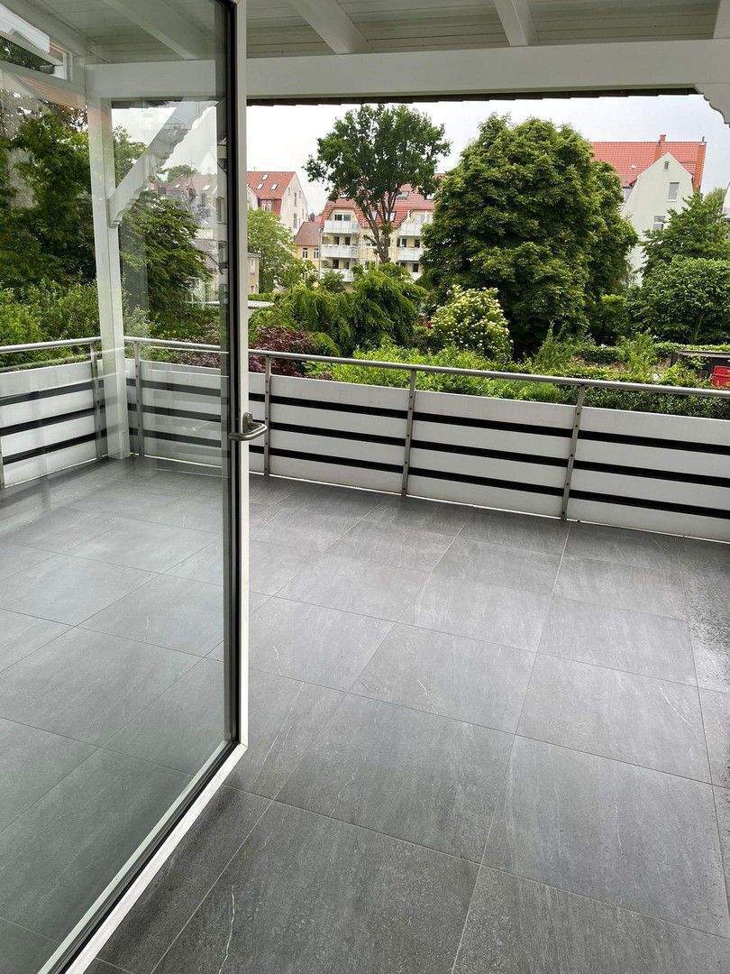 Zentral und doch im Grünen: Modernisierte 4-Zimmer-Wohnung mit neuer Küche und Balkon 4 zimmer