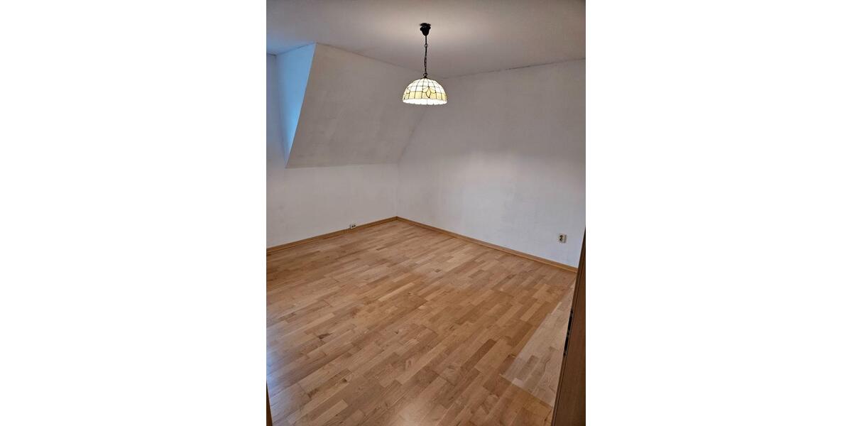 Dachgeschoßwohnung Georgsmarienhütte - 4 Zimmer, 108 m&sup2;, 1.075&euro; | Angebot:26648707
