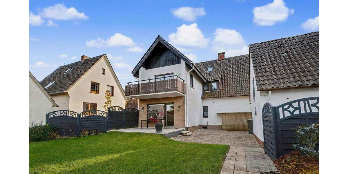 Zweifamilienhaus, EG: ca. 90 qm, OG, DG: ca. 130 qm, in top Zustand! 8 zimmer