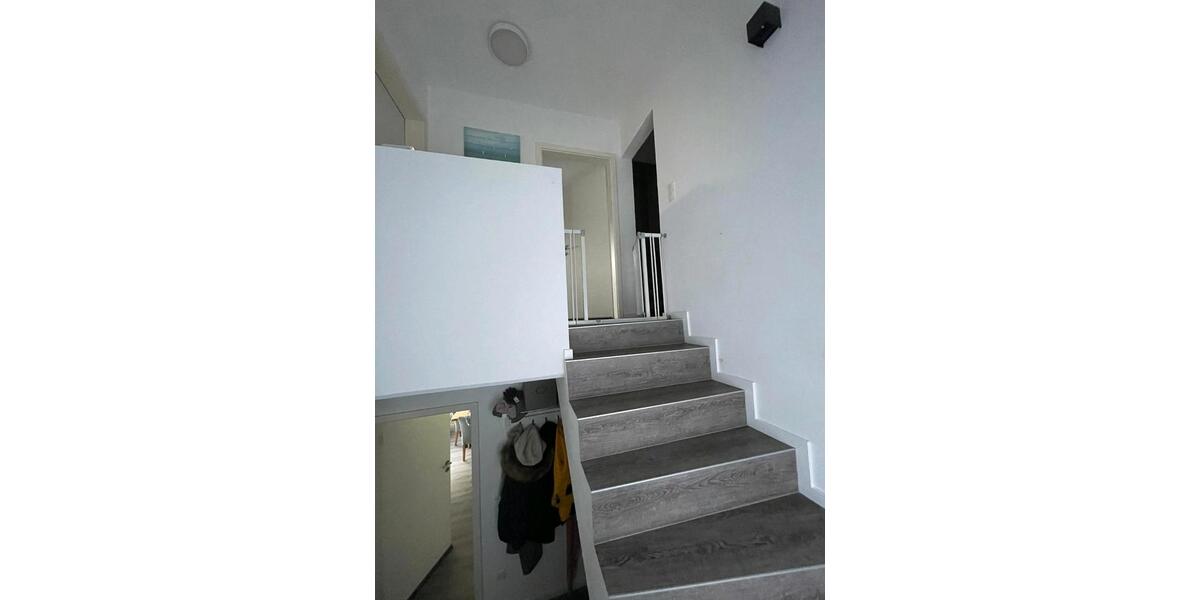 Einfamilienhaus Lotte - 8 Zimmer, 270 m&sup2;, 1.700&euro; | Angebot:25405566