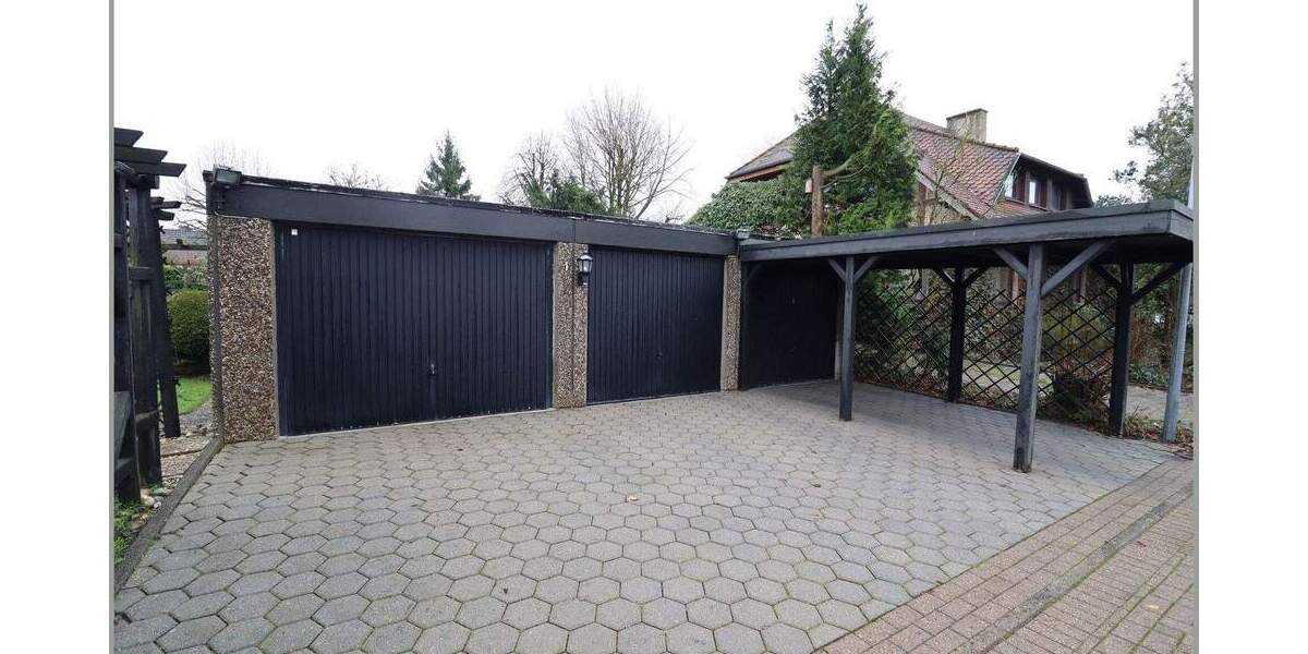 Sehr gepflegtes, unterkellertes Einfamilienhaus mit 3 Garagen 4 zimmer