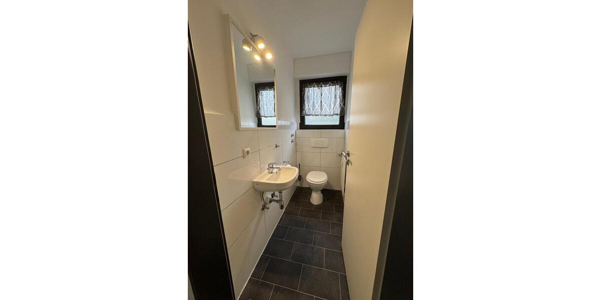 Mitarbeiterwohnung (90 qm) 1. OG – Wohnung & Arbeit kombiniert 3 zimmer