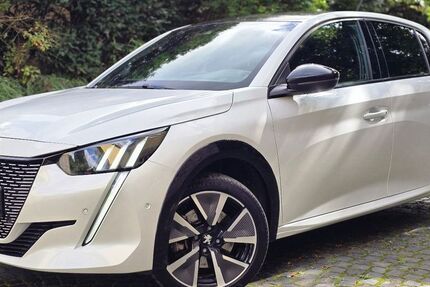 Peugeot 208 45.870 km 17.390 € Borgholzhausen 33829