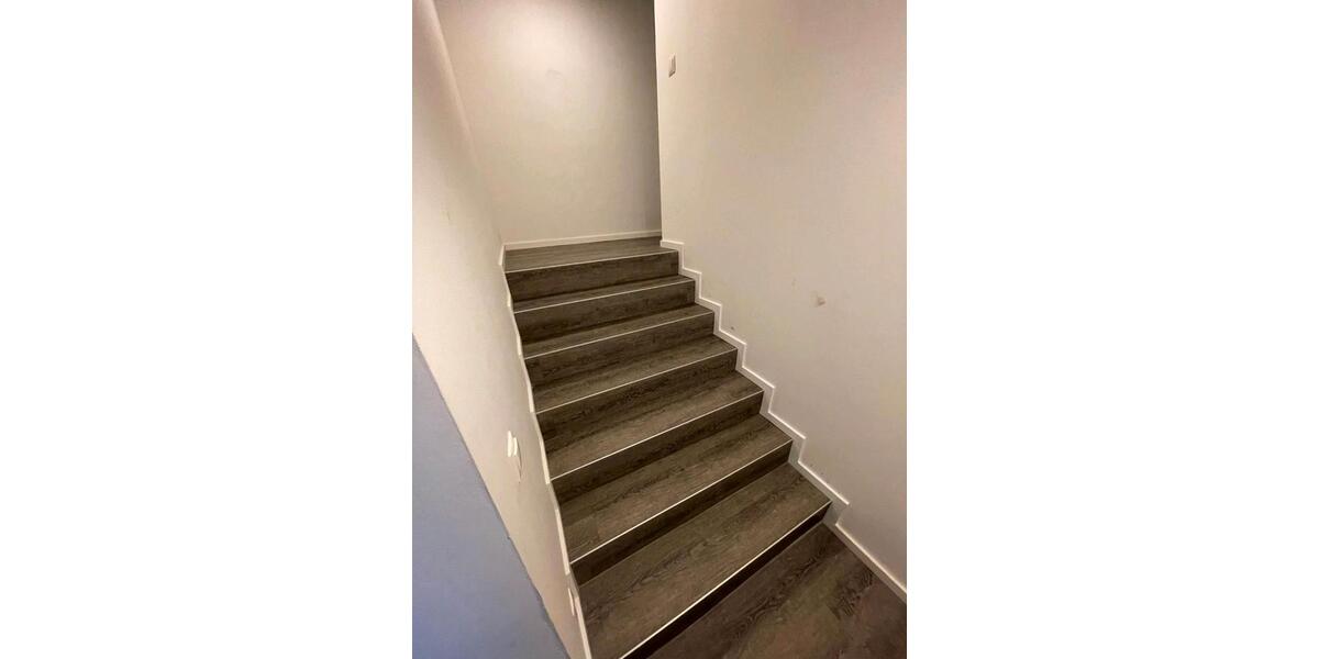 Einfamilienhaus Lotte - 8 Zimmer, 270 m&sup2;, 1.700&euro; | Angebot:25405566